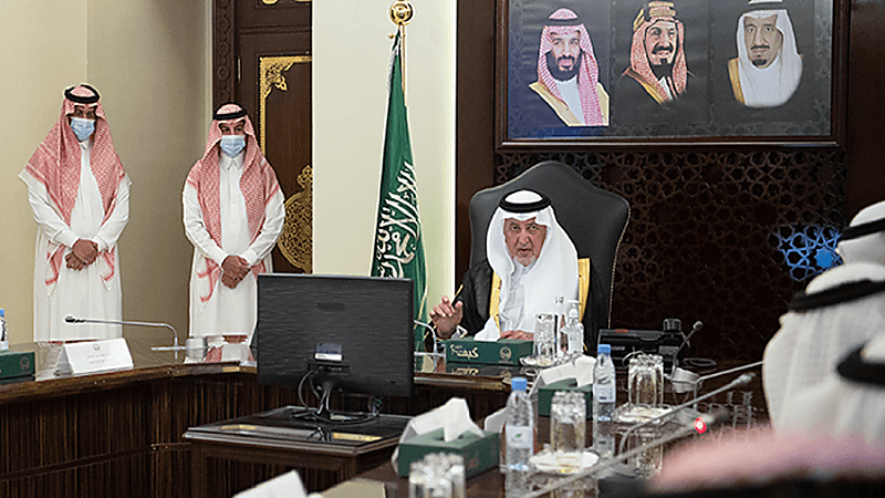 أمير مكة المكرمة يطلق مشروع النقل العام بالحافلات في الطائف