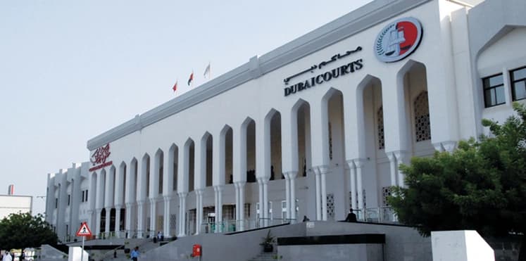 خليجية عادت لمنزلها باكرا ففوجئت بمنظر مخل للآداب