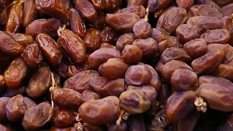 المركز الوطني للنخيل: لا صحة لما يتداول عن وجود تمور معالجة بالليزر