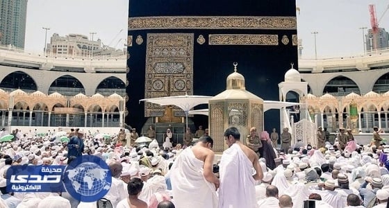 طلاب كلية المسجد الحرام يشاركون في خدمة الصائمين بالحرم المكي