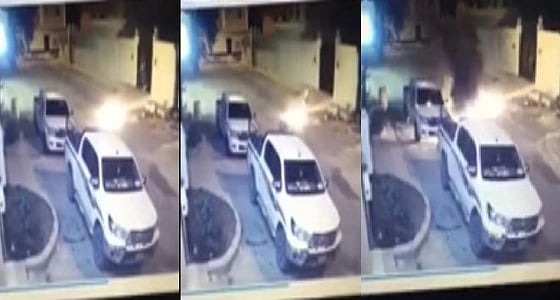 بالفيديو.. مجهول يشعل النار في سيارة وكاميرات المراقبة توثق جريمته