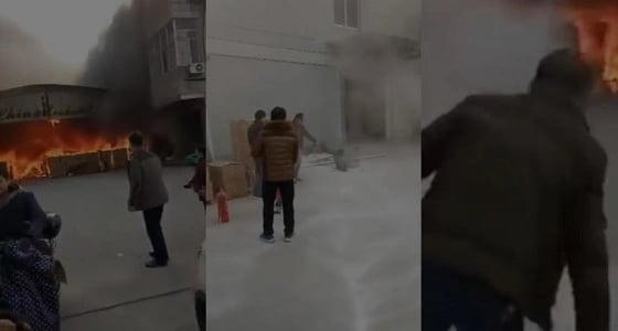 بالفيديو.. عامل حاول انقاذ هاتفه المحمول فتحول لكرة نارية