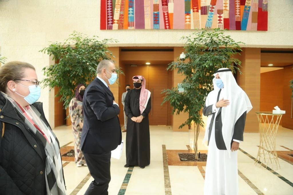 بالفيديو.. أمل العوضي تصدم جمهورها بملامحها الغريبة