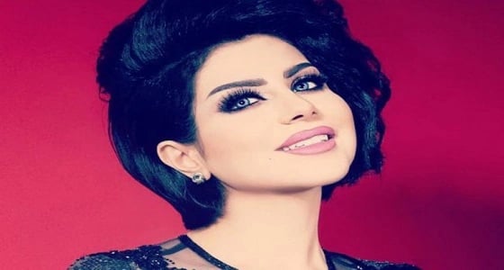 بالفيديو.. حليمة بولند تخطف الأنظار بفستان زفاف خيالي