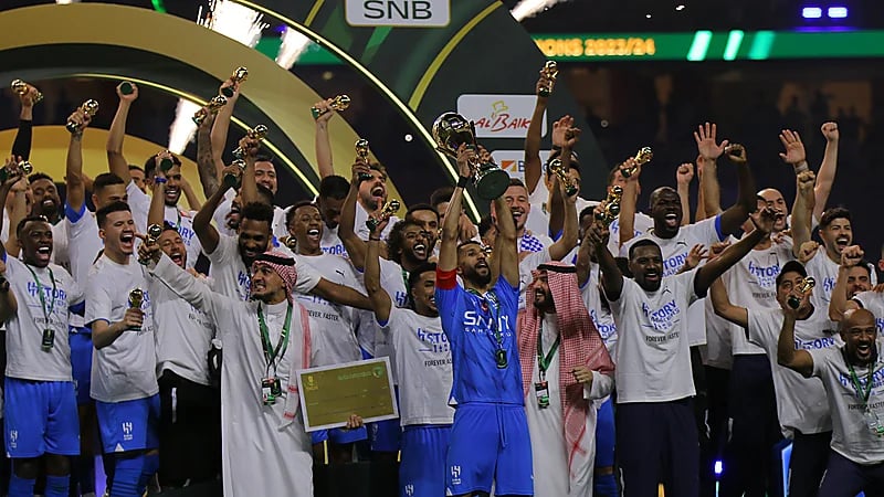 بـ 9 لاعبين .. الهلال بطلاً لكأس الملك .. صور وفيديو