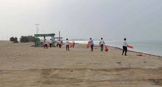 محافظ ينبع يدشن حملة " شاطئ بلا نفايات "