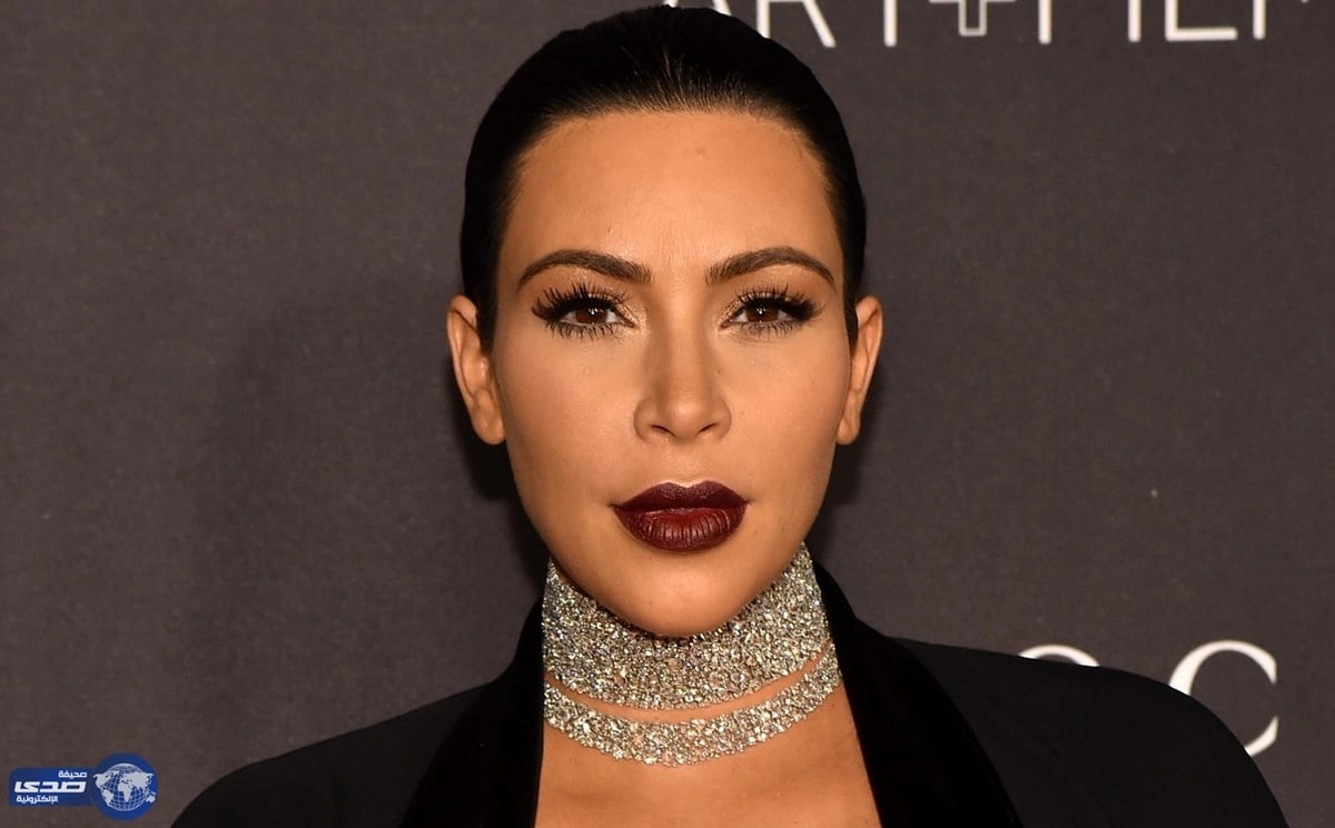 شبيهة كيم كرداشيان تتحول جنسياً إلى الشاب " ماكس "