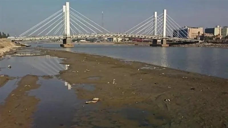 مشاهد صادمة تكشف جفاف نهر الفرات