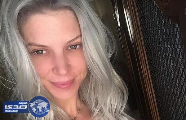 ضبط ممثلة أفلام إباحية لتنظيمها حفلات جنس جماعي