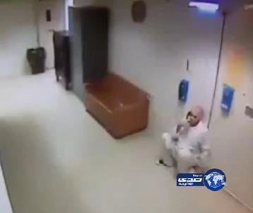 شاهد.. شقيقان هربا من نيران هائلة كادت تلتهمهما بأعجوبة