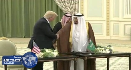 بالصور.. إخماد حريق اندلع في شاحنة محملة بالأعلاف بـ " تربة حائل "