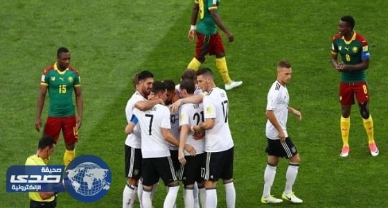 بالصور.. الجليد يغطي شواطئ أسبانيا.. وقوات الأمن تنقذ السكان