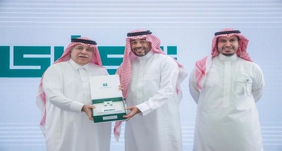 وزير التجارة والاستثمار يتوج ثامر الفرشوطي بوسام حماية المستهلك