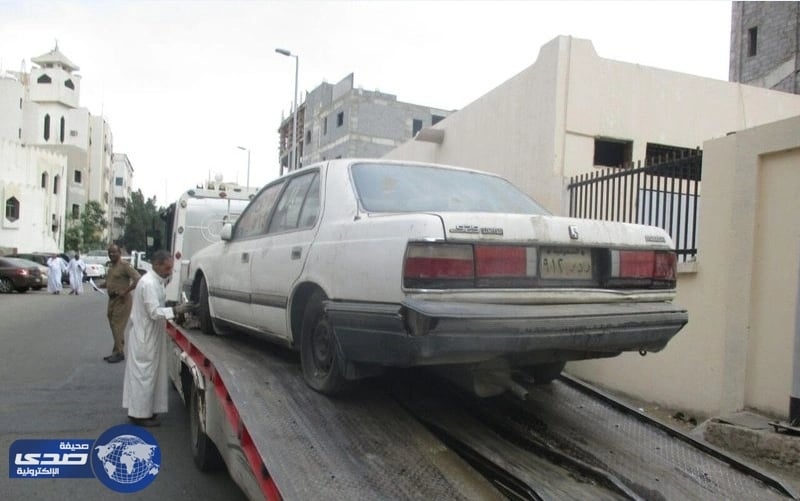 بالصور .. بلدية العتيبية تنفذ حملة مكثفة لإزالة السيارات والهياكل التالفة بمكة