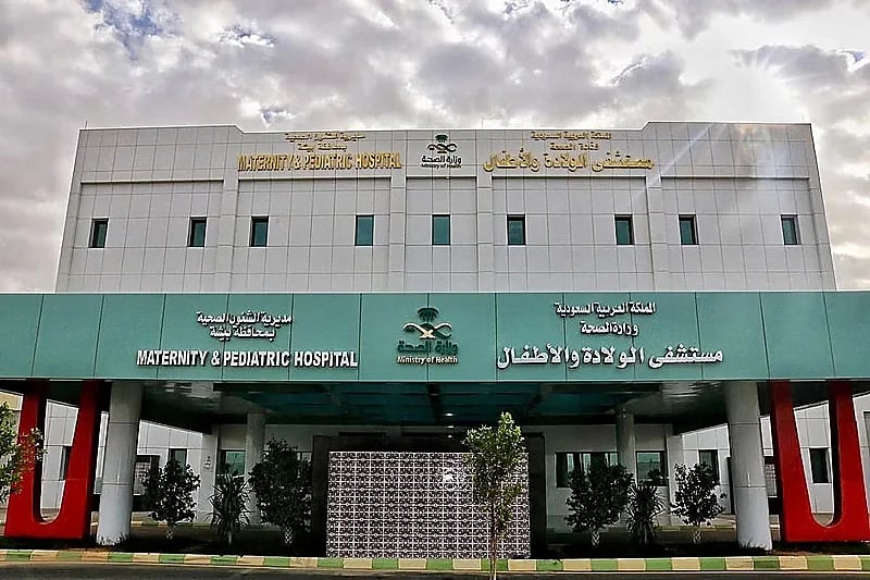 استخراج بطارية حارقة من مريء طفل في عملية مدتها 30 دقيقة بمستشفى بيشة