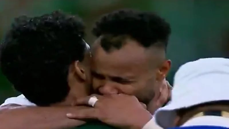 بكاء دامس والصانبي بعد الفوز بدوري آسيا للنخبة .. فيديو