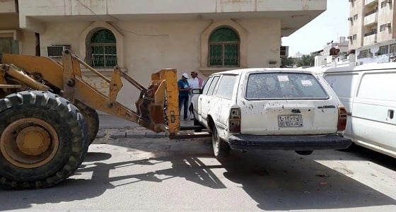 بالصور.. إزالة 85 سيارة تالفة بـ " الخبر "