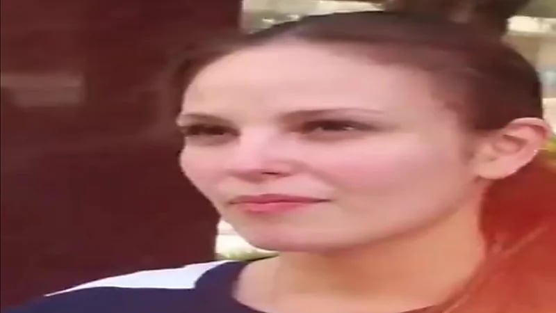 فتاة سورية عن رجل أحلامها : أريد مهري كتاب الله .. فيديو