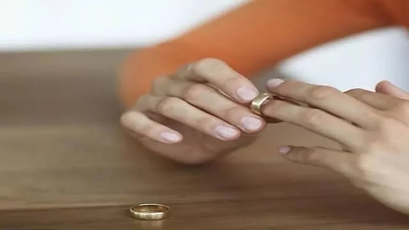 شاب يترك خطيبته لفشل عملية تصغير أنفها