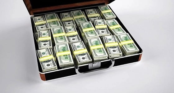 بالفيديو.. مذيعة تقدم مليون دولار مكافأة لجمهورها