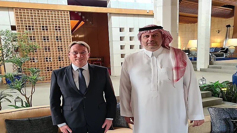 تعليق السفير الفرنسي في المملكة على شراء بن مساعد نادي شاتورو