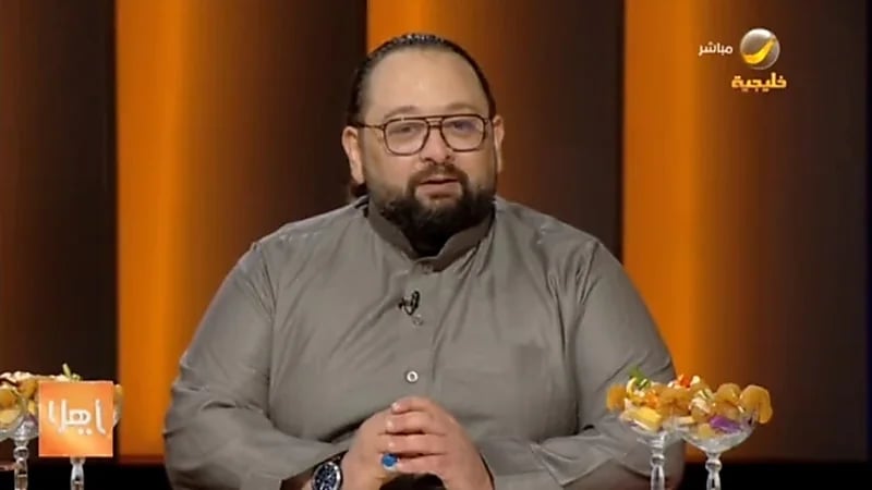 بالفيديو.. شيف يروي قصة طلبه للعمل بدون مقابل ليحقق حلمه