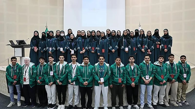 بعثة منتخب العلوم تغادر إلى أمريكا للمشاركة في آيسف 2025.. فيديو