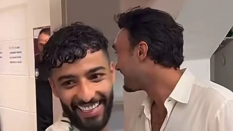 وزير الرياضة يحيي لاعبي المنتخب بعد فوزهم على مقدونيا .. فيديو