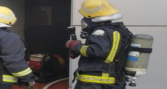 مدني محايل يخمد حريقًا بمستودع لمطعم وجبات سريعة