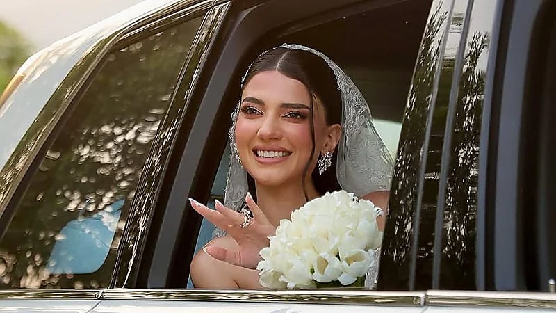 نارين بيوتي تروي تفاصيل تعارفها بزوجها .. فيديو