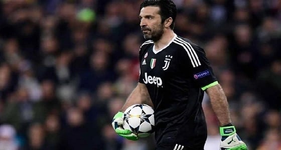 بالفيديو.. سان جيرمان يعلن عن تعاقده مع بوفون بطريقة طريفه