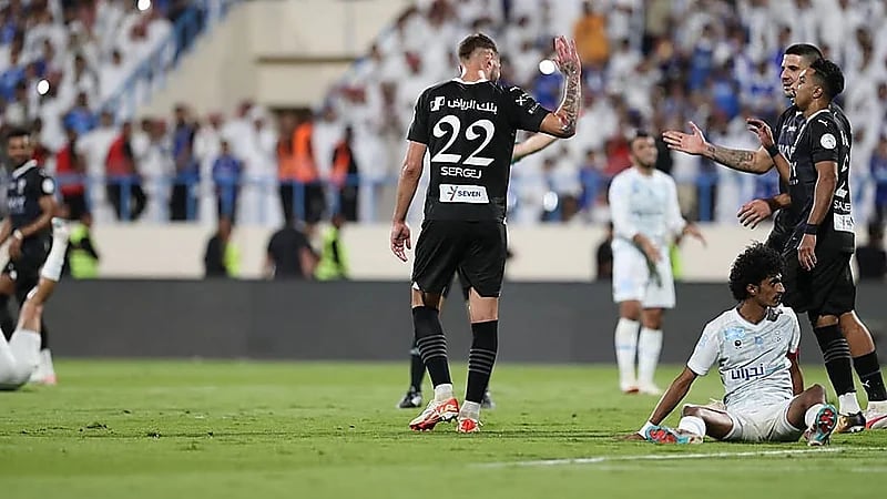 تصرف غريب من الزبداني أثناء هدف الهلال الثالث .. فيديو