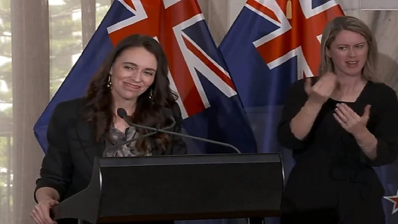 بالفيديو.. ردة فعل رئيسة وزراء عند وقوع زلزال خلال مؤتمرها الصحفي