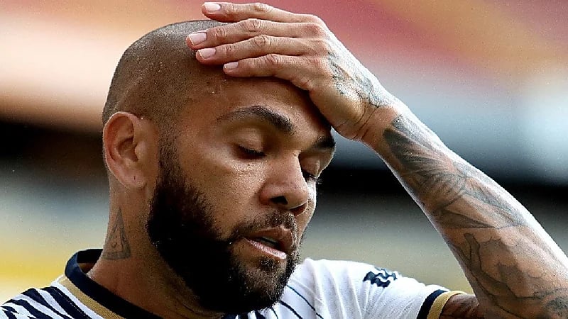 قبل محاكمته بتهمة الاغتصاب .. مقطع فيديو يورط ألفيش ووالدته