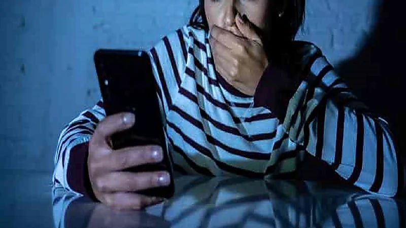 محامي يتحرش بزميلاته ويرسل لهن صورًا إباحية