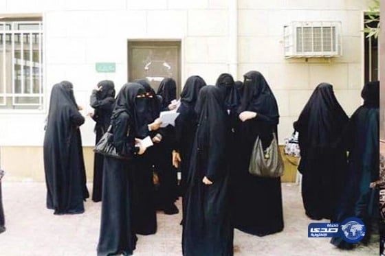 بالصور.. وقفة احتجاجية لأمهات اليمنيين المختطفين بالحديدة