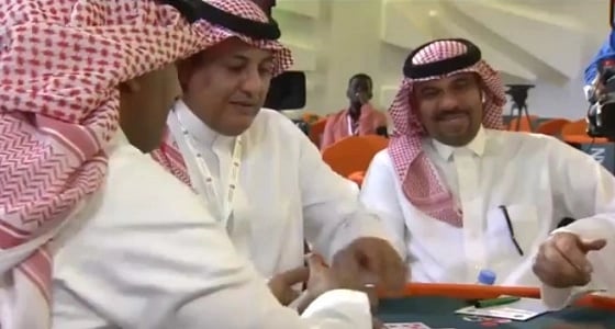 بالفيديو.. فؤاد أنور يشارك في أولى مسابقات بطولة " البلوت "