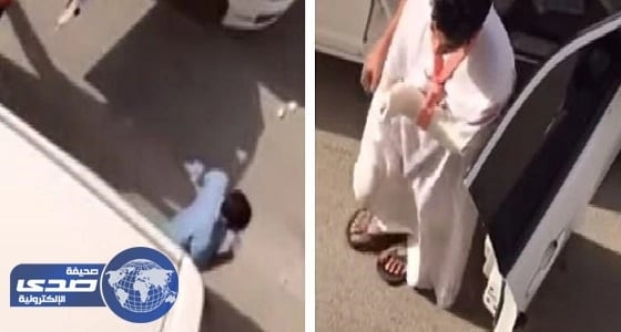 بالفيديو.. لحظة السطو على سيارة «في نهار رمضان» بحي المربع بالرياض