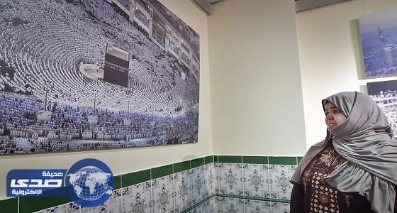 الكعبة المشرفة تجذب فتاة مغربية في صورة