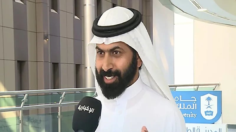 أطباء أمريكا أخبروه "لا بديل عن البتر"..والمدينة الطبية تنقذه