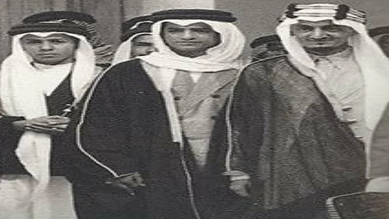صورة نادرة تجمع ثلاثة من ملوك ‎المملكة