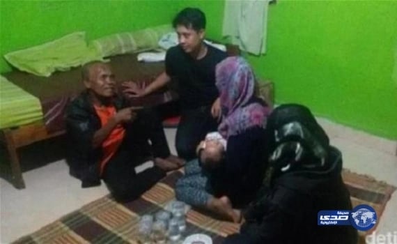 بعد عام من دفنه ...أندونيسية تتفاجأ بعودة زوجها الي المنزل