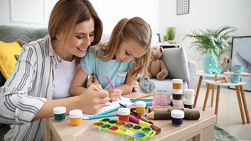 بالفيديو.. مختص للأباء والأمهات: خططوا برنامج متكامل للأطفال في الإجازة