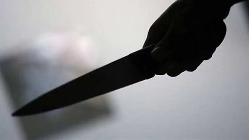 رجل يقتل صاحبه أثناء شربهما الخمر