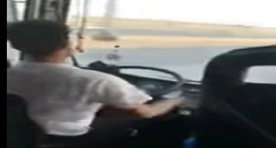 تفاصيل الإطاحة بسائق الحافلة صاحب الحركات الهستيرية