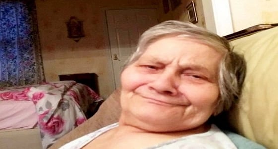 بالفيديو.. كاميرا مراقبة ترصد سوء سلوك موظفة رعاية تجاه عجوز مصابة بالخرف