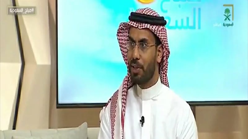 "استشاري" يوضح أضرار الاستخدام المستمر للسماعات على الأذن