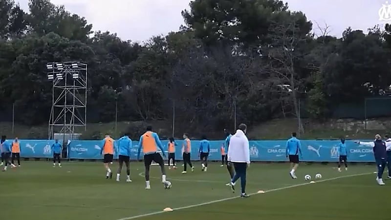 اشتباك بالأيدي بين مدرب مارسيليا ولاعب الفريق اسماعيل كونيه.. فيديو