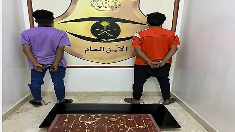 القبض على شخصين سرقا مقتنيات من داخل منزل بخميس مشيط