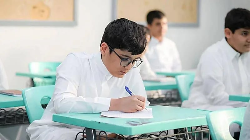 تمديد إجازة الصيف أسبوعًا لطلاب مكة والمدينة وجدة والطائف